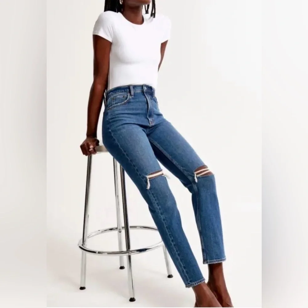 Abercrombie & Fitch The Ankle Straight Ultra High Rise Distressed Jeans 28/ 6S - Picture 2 of 16
